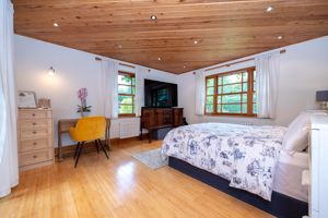 Bedroom- click for photo gallery